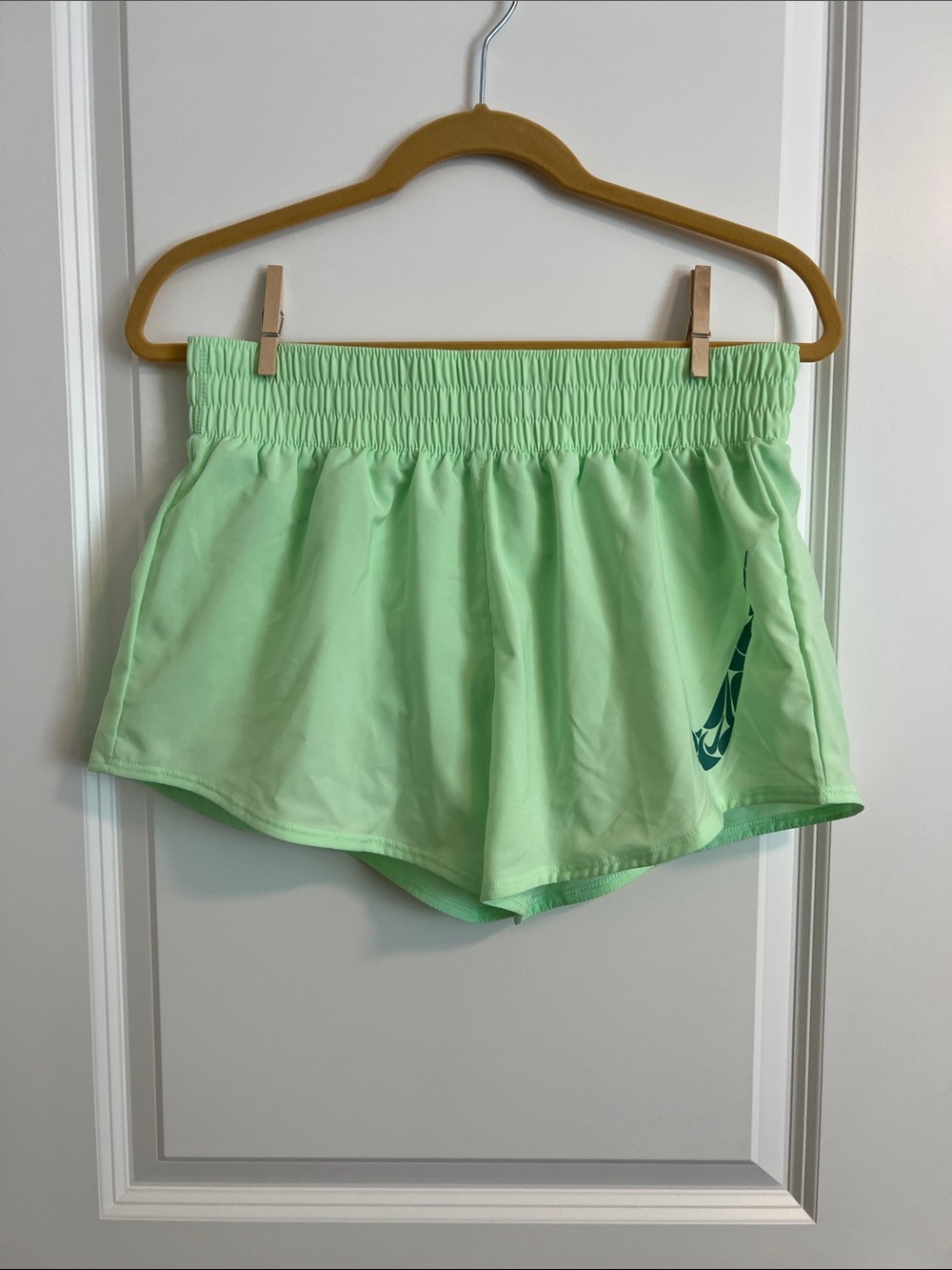 Nike Dri-FIT Women’s Medium Mint Green Running Athletic Shorts Swoosh